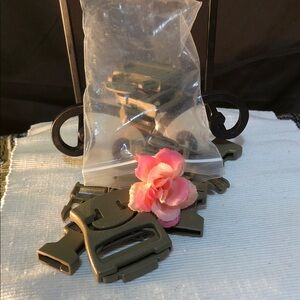 Unbranded Olive Green Plastic Side Release Buckles - Pack of 16 Multiple